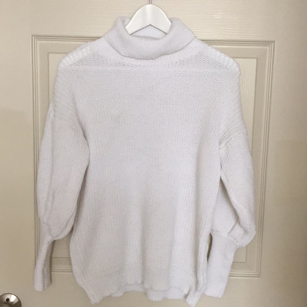 Loosely store never worn white wide sleeve sweater